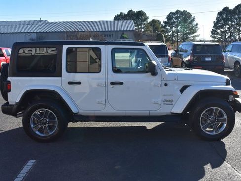 Used 2022 Jeep Wrangler Unlimited Sahara image 4