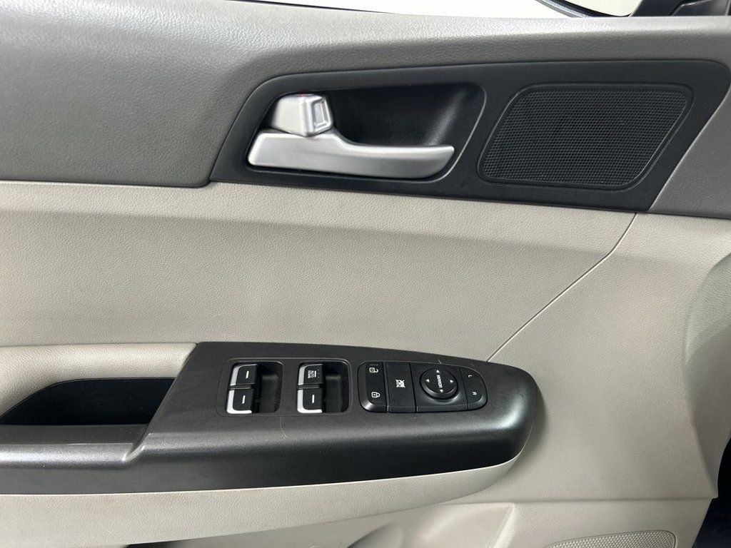 Used 2018 Kia Sportage LX AWD/4WD image 11