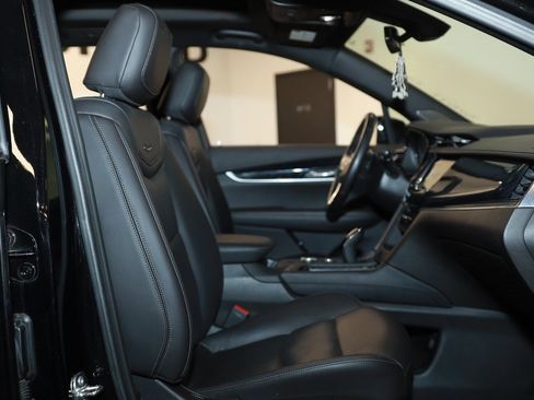 Used 2025 Cadillac XT6 Premium Luxury image 16