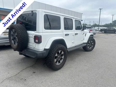 Used 2018 Jeep Wrangler Unlimited Sahara AWD/4WD image 3