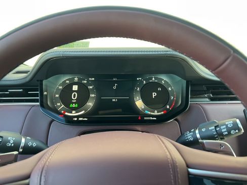 New 2025 Land Rover Range Rover Autobiography AWD/4WD image 21