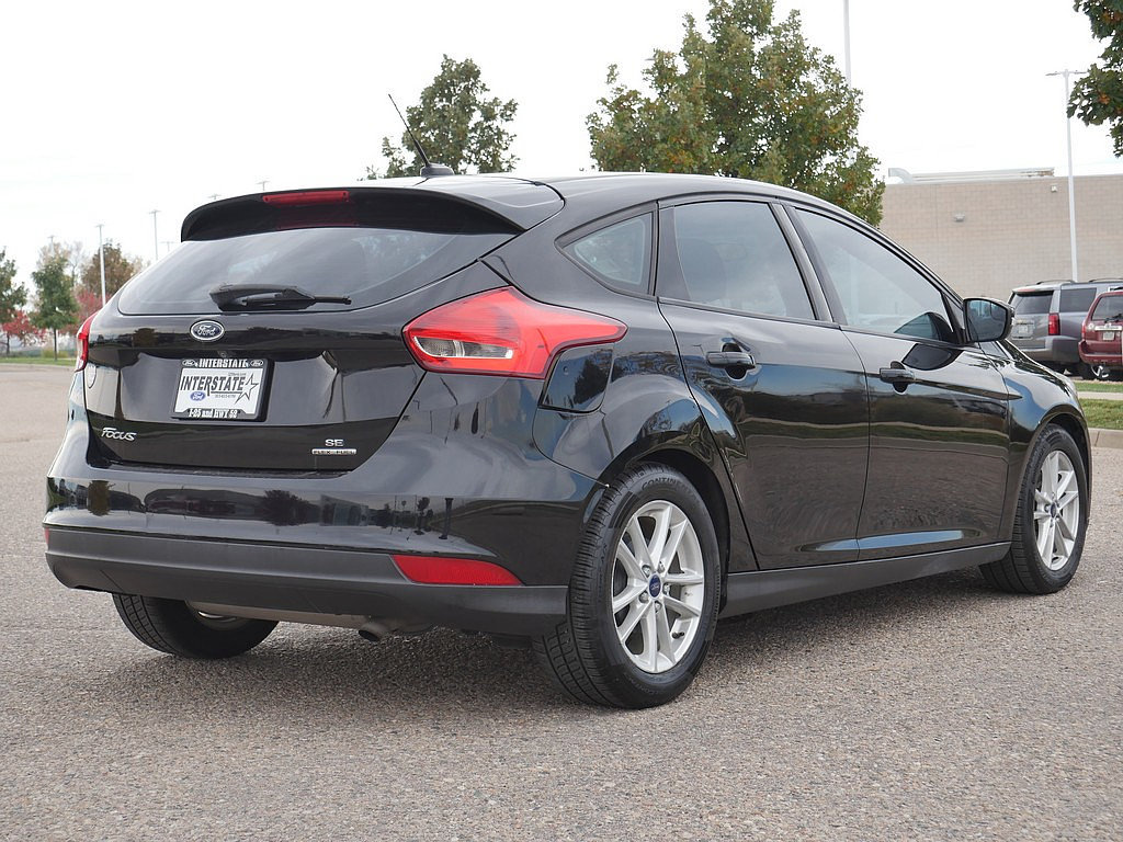 Used 2016 Ford Focus SE w/ SE Cold Weather Package FWD image 6