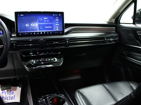 Used 2024 Lincoln Corsair Reserve image 19