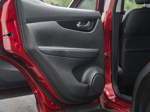 Used 2022 Nissan Rogue Sport SL image 33