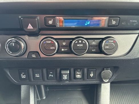 Used 2019 Toyota Tacoma TRD Sport image 35