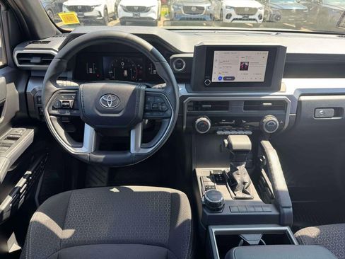 Used 2025 Toyota 4Runner SR5 AWD/4WD image 20