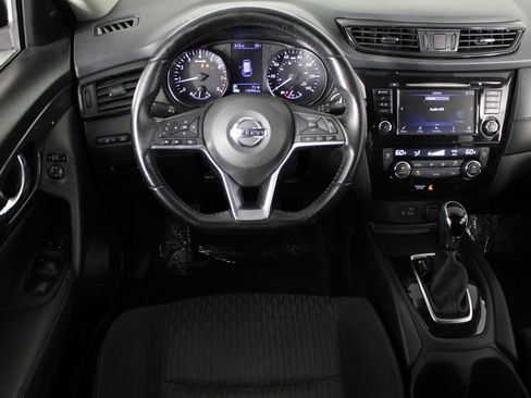 Used 2018 Nissan Rogue SV image 6