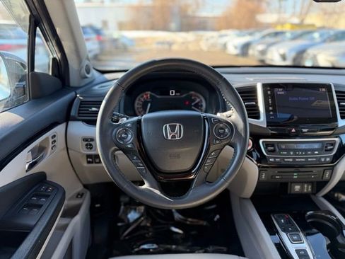Used 2017 Honda Pilot Touring image 21
