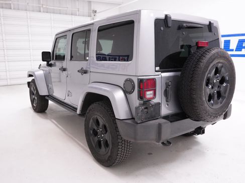 Used 2015 Jeep Wrangler Altitude image 9