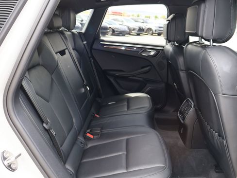 Certified 2023 Porsche Macan image 25