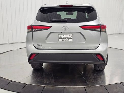 Used 2020 Toyota Highlander XLE AWD/4WD image 4