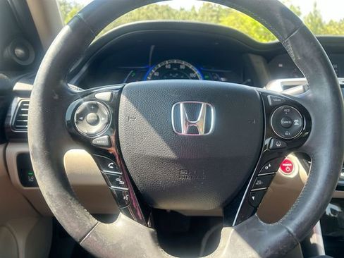 Used 2017 Honda Accord Touring image 18