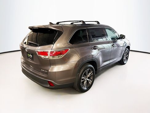 Used 2016 Toyota Highlander XLE AWD/4WD image 9