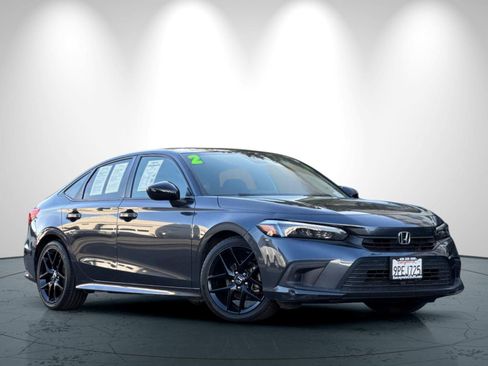 Used 2022 Honda Civic Sport image 2