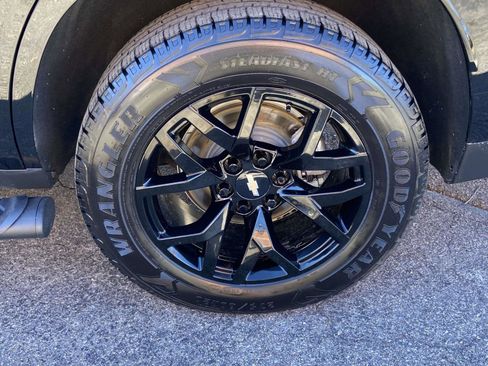 Used 2022 Chevrolet Tahoe Z71 w/ Off-Road Capability Package image 33