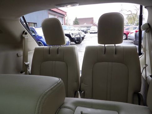 Used 2017 Lincoln MKT AWD image 11