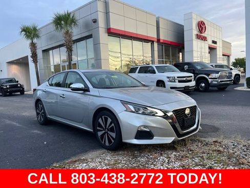 Used 2022 Nissan Altima 2.5 SV FWD image 1