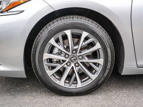 Used 2025 Lexus ES 350 w/ Accessory Package (Z2) FWD image 12