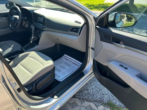 Used 2017 Hyundai Elantra SE FWD image 14