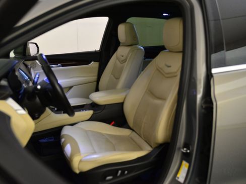 Used 2018 Cadillac XT5 Luxury w/ Driver Awareness Package image 4