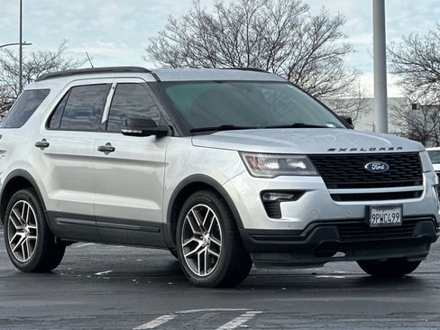 Used 2019 Ford Explorer Sport image 2