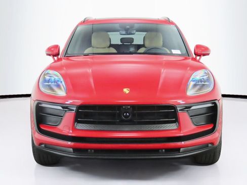 Certified 2025 Porsche Macan AWD/4WD image 10