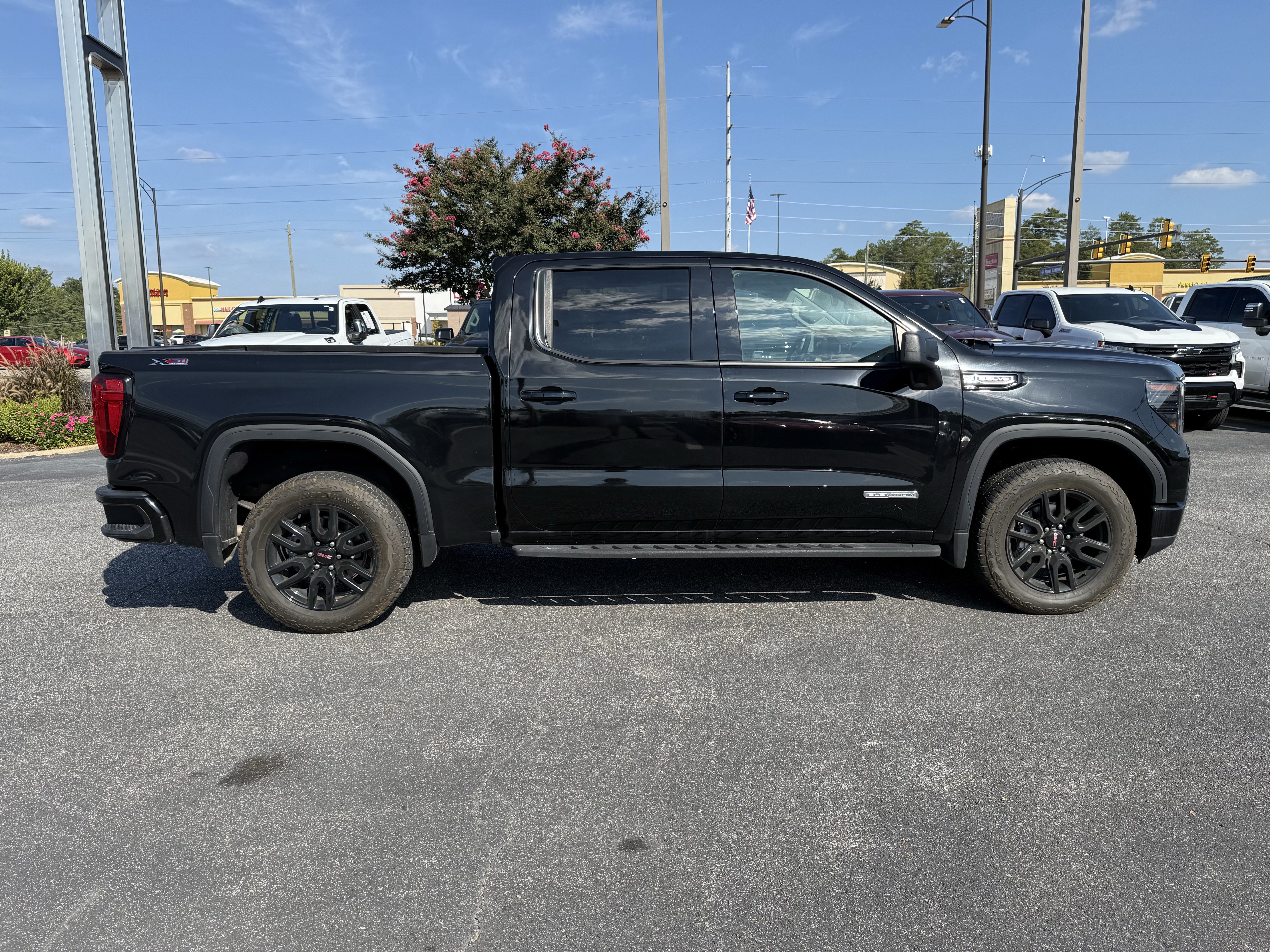 Used 2024 GMC Sierra 1500 Elevation w/ X31 Off-Road Package AWD/4WD image 11