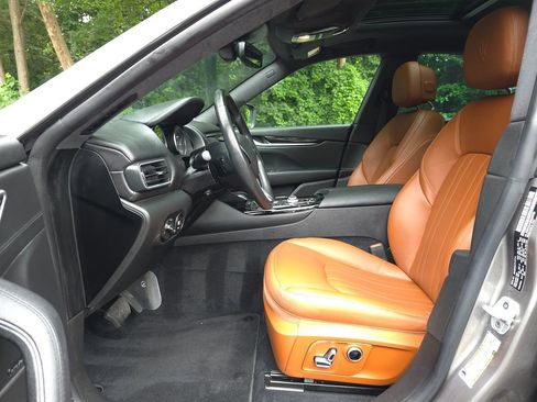 Used 2022 Maserati Levante GT image 11