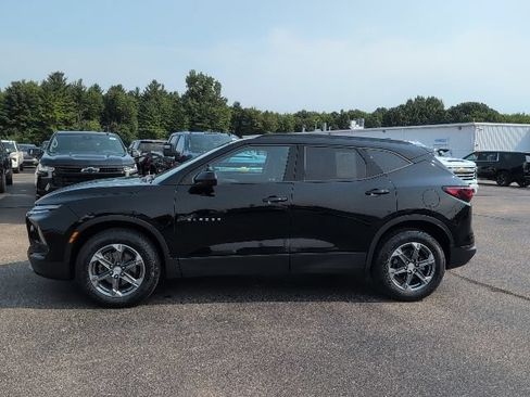 Used 2023 Chevrolet Blazer LT w/ Convenience Package FWD image 3