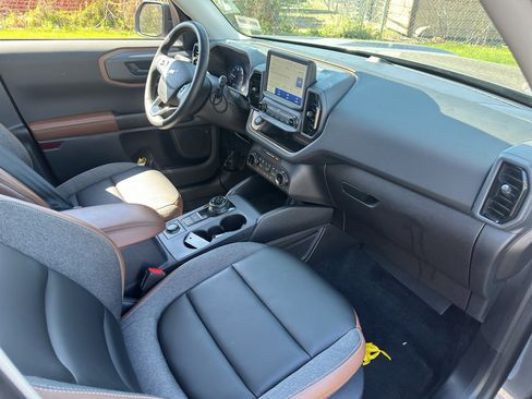 Used 2024 Ford Bronco Sport Outer Banks image 9