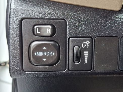 Used 2016 Toyota Corolla LE FWD image 25