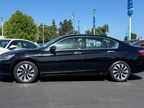 Used 2015 Honda Accord Hybrid Sedan image 2