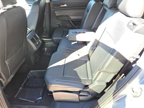 Used 2021 Volkswagen Atlas SE w/ Panoramic Sunroof Package FWD image 16