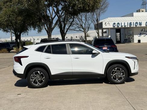 Certified 2025 Chevrolet Trax LT image 3