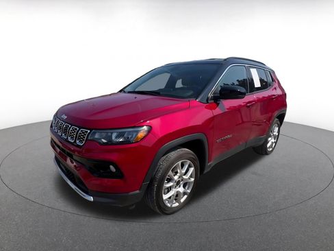Used 2025 Jeep Compass Limited image 9
