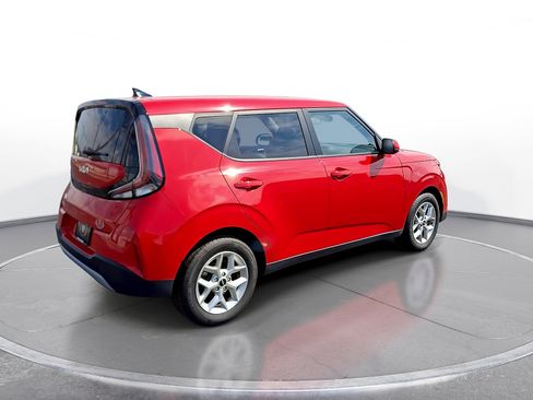 Used 2023 Kia Soul LX w/ LX Technology Package FWD image 14