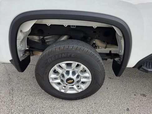 Used 2025 Chevrolet Silverado 2500 LT w/ Convenience Package AWD/4WD image 13