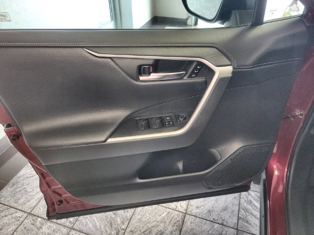 Used 2020 Toyota RAV4 Limited AWD/4WD image 13