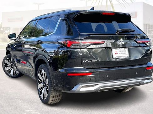 New 2026 Mitsubishi Outlander SEL image 3
