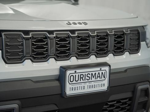 New 2026 Jeep Cherokee Laredo AWD/4WD image 11