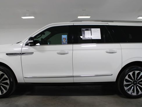 Used 2024 Lincoln Navigator L Reserve AWD/4WD image 6