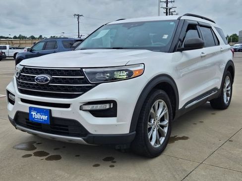 Used 2022 Ford Explorer XLT w/ Equipment Group 202A RWD image 2