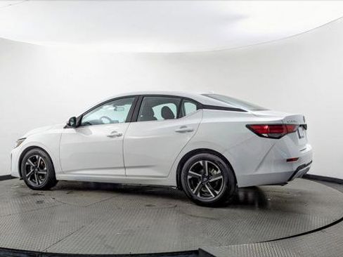 Used 2025 Nissan Sentra SV image 6