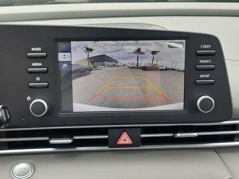 New 2026 Hyundai Elantra Hybrid FWD image 12