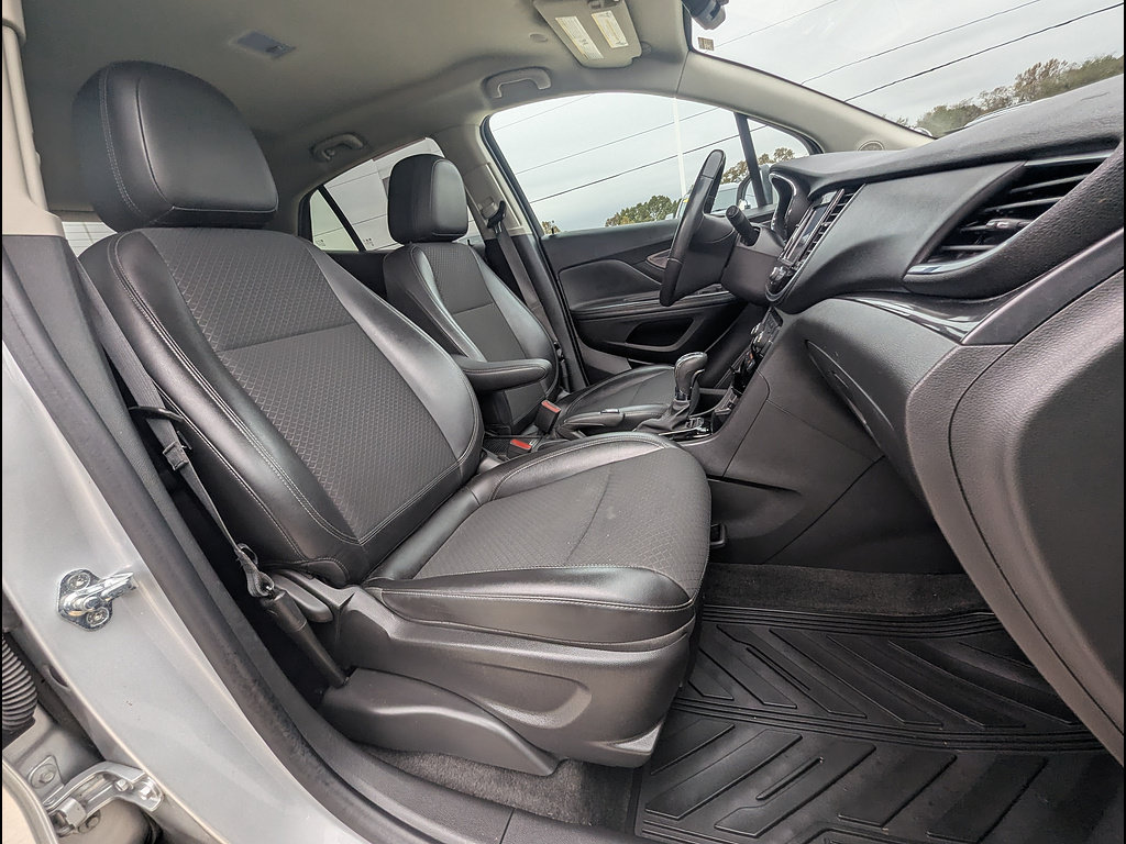 Used 2022 Buick Encore Preferred AWD/4WD image 18
