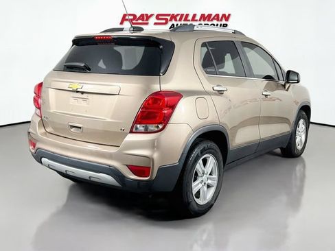 Used 2018 Chevrolet Trax LT w/ LT Convenience Package FWD image 7