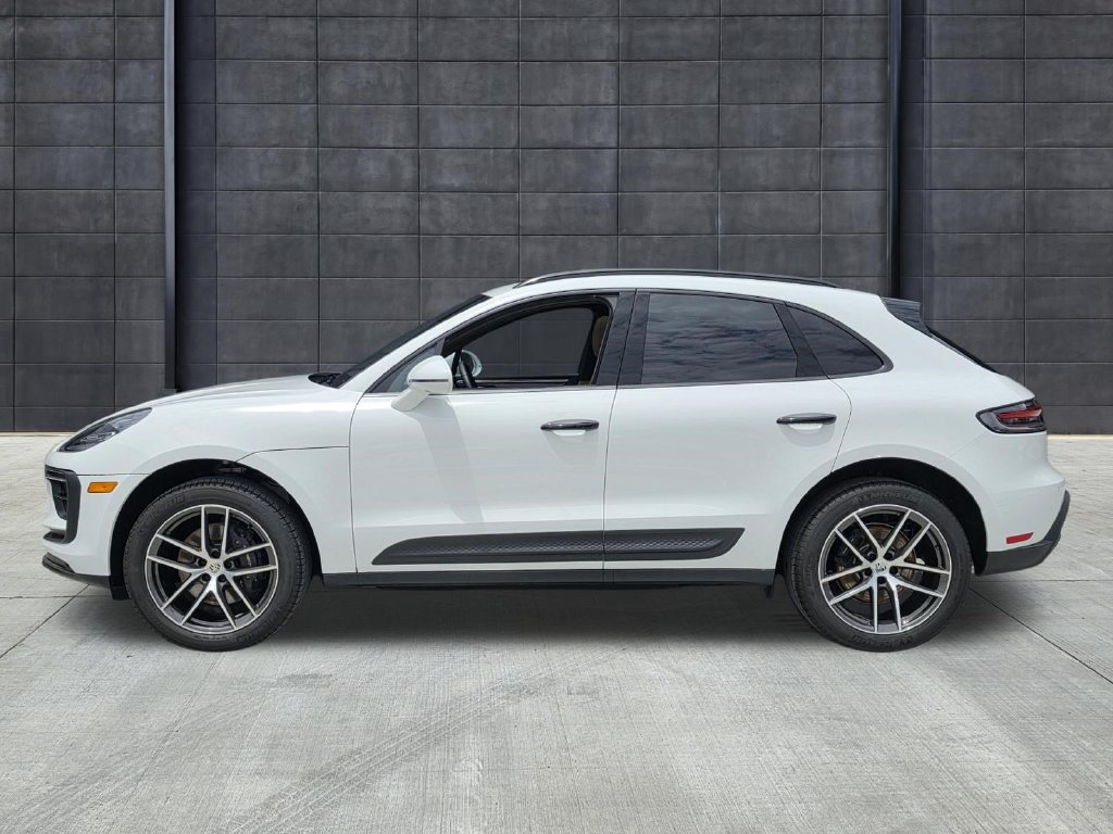 Used 2026 Porsche Macan AWD/4WD image 2