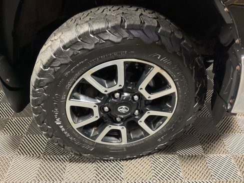 Used 2015 Toyota Tundra SR5 w/ TRD Off Road Package AWD/4WD image 37