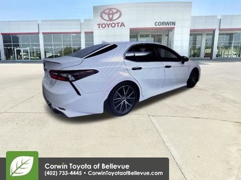 Used 2023 Toyota Camry SE w/ Convenience Package image 3