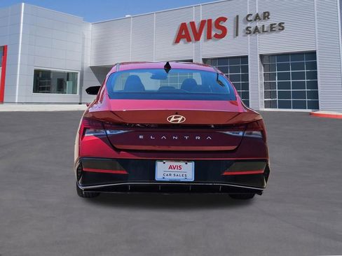 Used 2025 Hyundai Elantra SEL FWD image 5